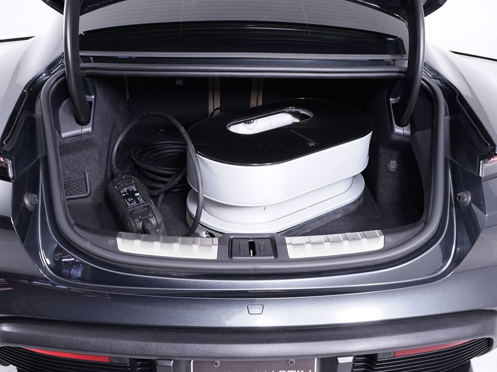 Used 2020 Porsche Taycan Turbo image 18