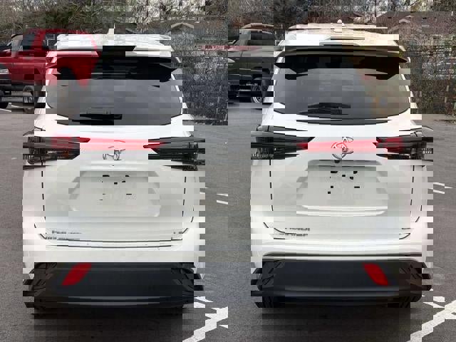 Used 2021 Toyota Highlander LE image 27