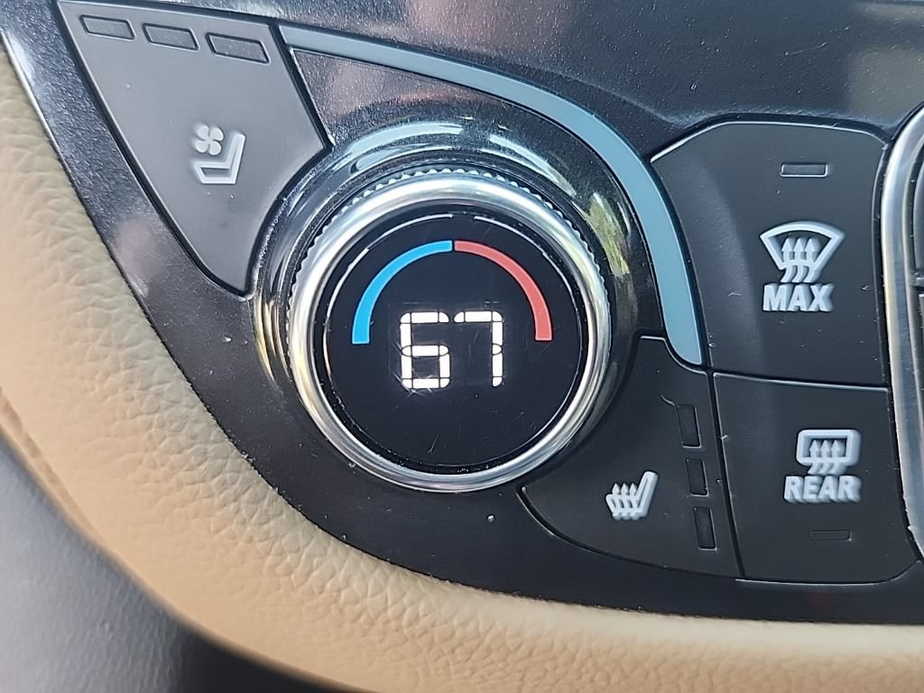 Used 2023 Chevrolet Equinox Premier AWD/4WD image 14