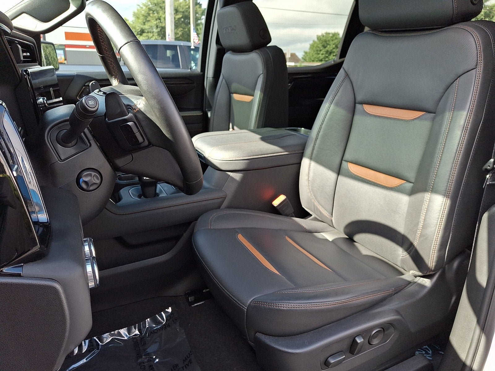 Used 2024 GMC Sierra 1500 AT4 w/ Technology Package AWD/4WD image 14