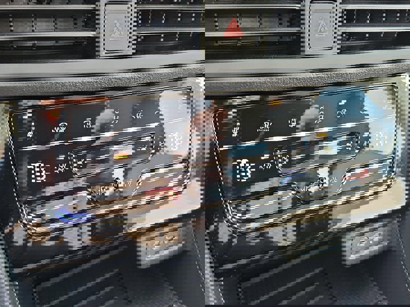 Used 2025 Volkswagen Jetta SE image 18