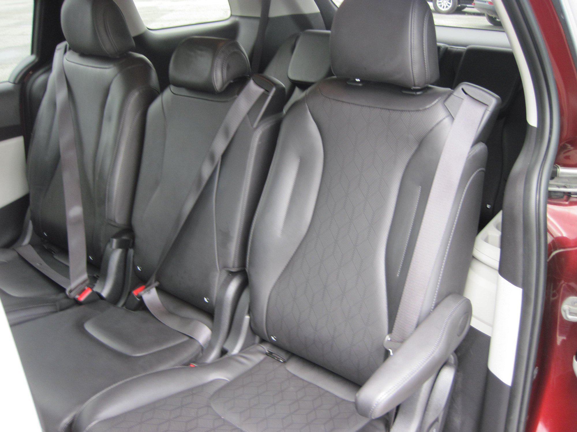 Used 2024 Kia Carnival LX FWD image 9
