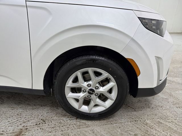 Used 2023 Kia Soul LX w/ Option Group 015 FWD image 14