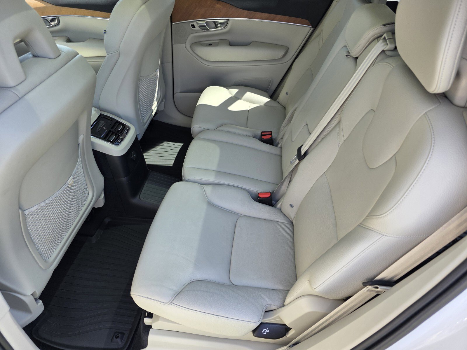 Used 2022 Volvo XC90 T8 Inscription Expression w/ Advanced Package AWD/4WD image 14
