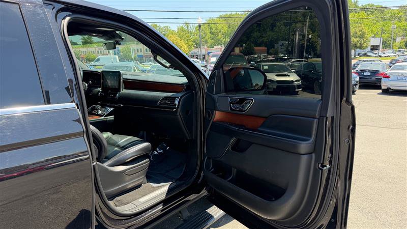 Used 2020 Lincoln Navigator Reserve AWD/4WD image 32