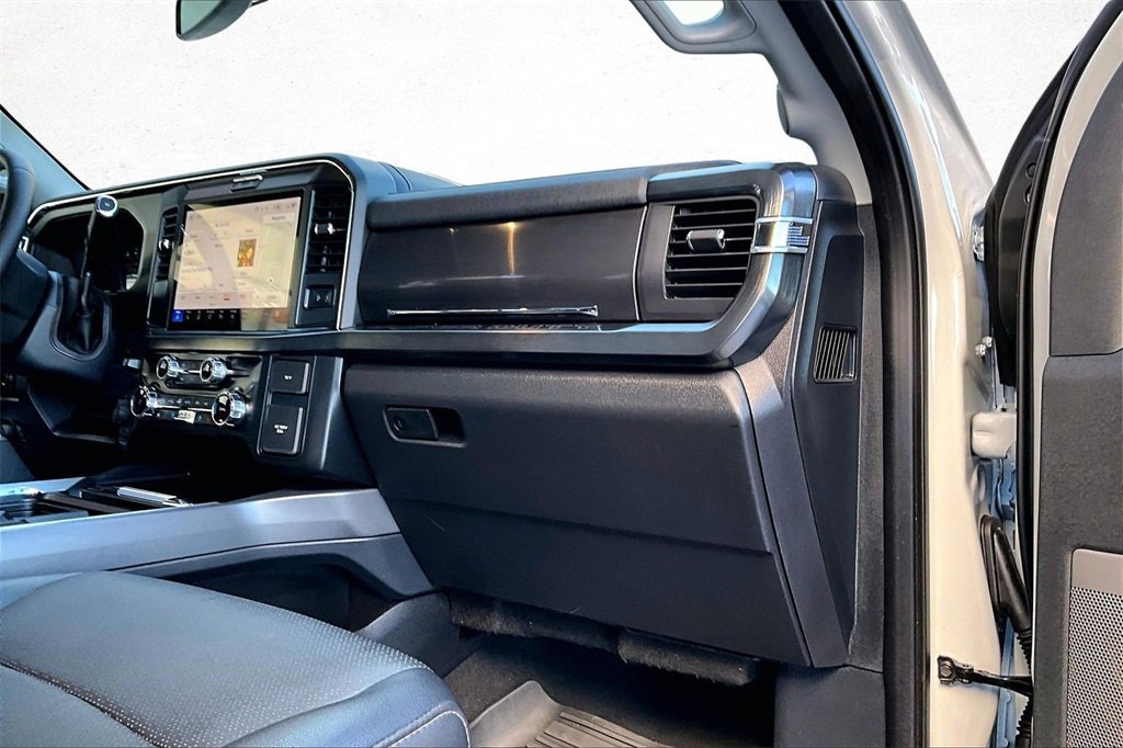 Used 2025 Ford F250 Lariat w/ Black Appearance Package image 28