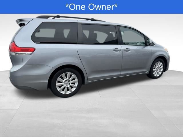 Used 2011 Toyota Sienna Limited w/ Premium Pkg image 3