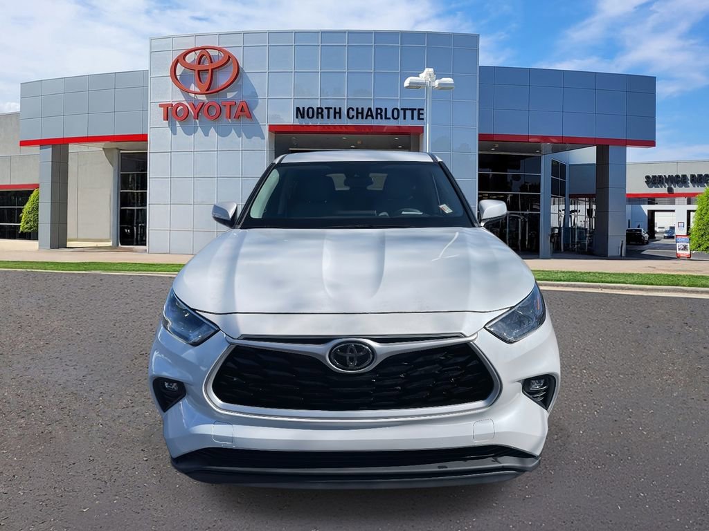 Used 2022 Toyota Highlander LE image 4