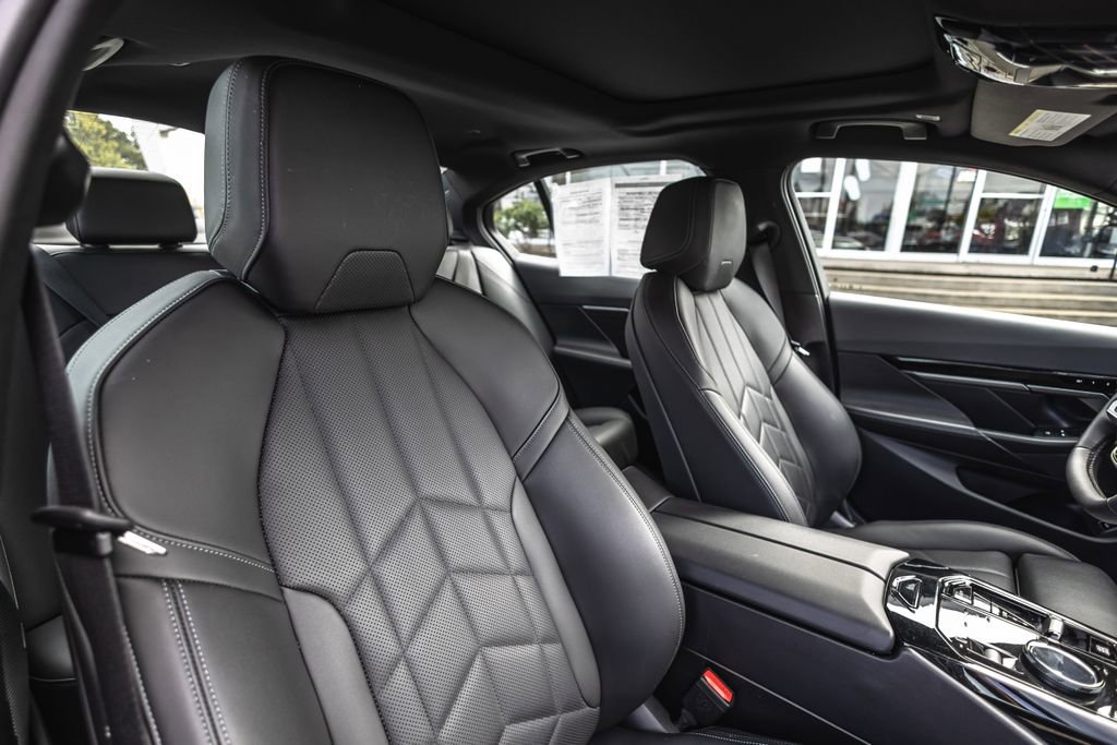 Used 2024 BMW 530i xDrive w/ Premium Package image 30