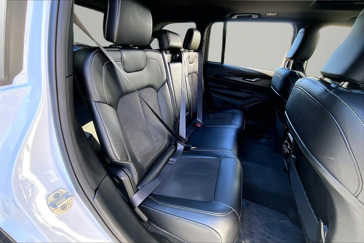 Certified 2023 Jeep Grand Cherokee Altitude AWD/4WD image 22