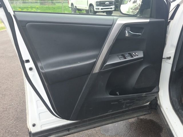 Used 2016 Toyota RAV4 XLE AWD/4WD image 22