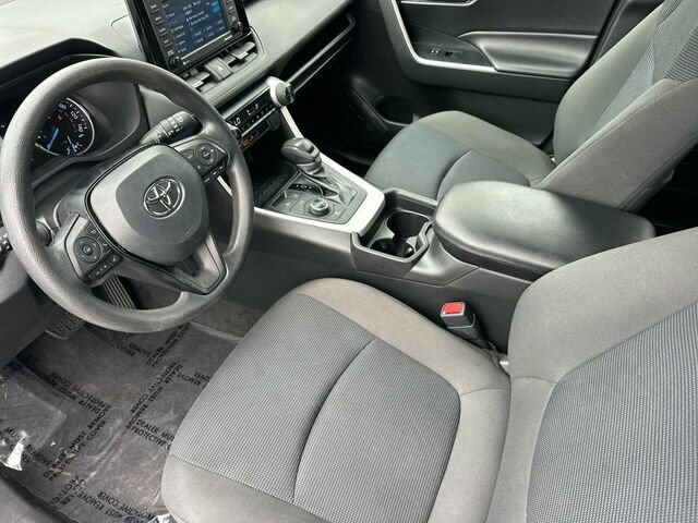 Used 2021 Toyota RAV4 LE AWD/4WD image 10