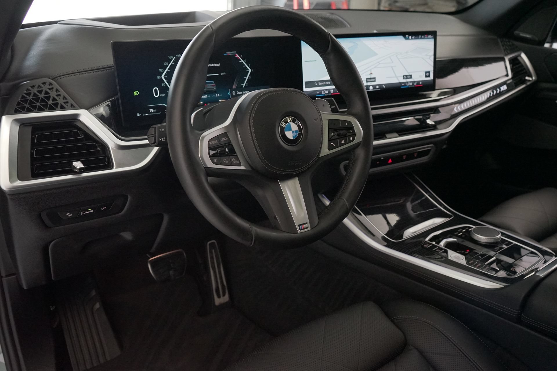 Used 2025 BMW X5 sDrive40i w/ M Sport Package RWD image 2