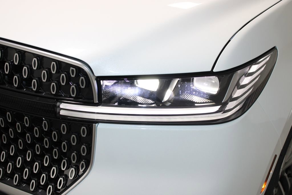 New 2026 Lincoln Navigator Premier AWD/4WD image 58