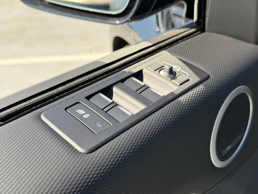 New 2025 Land Rover Discovery Dynamic SE AWD/4WD image 11