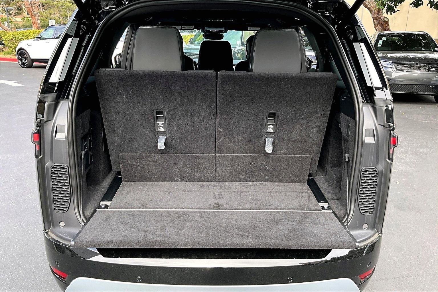 New 2026 Land Rover Discovery Limited Edition AWD/4WD image 12