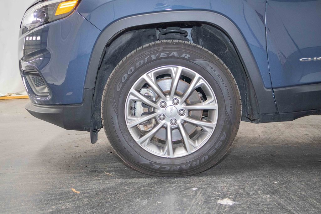 Used 2022 Jeep Cherokee Latitude Lux w/ Mopar Interior Package image 5