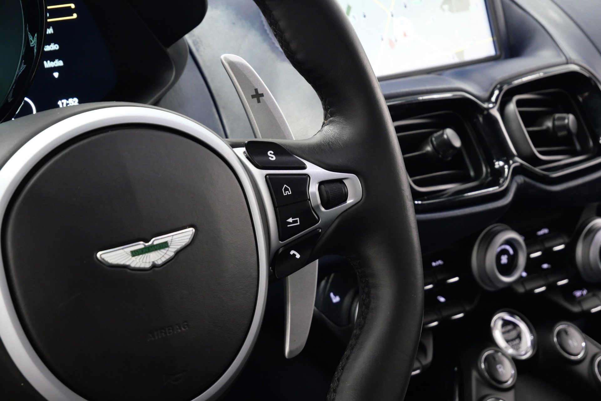 Used 2020 Aston Martin V8 Vantage Coupe image 24