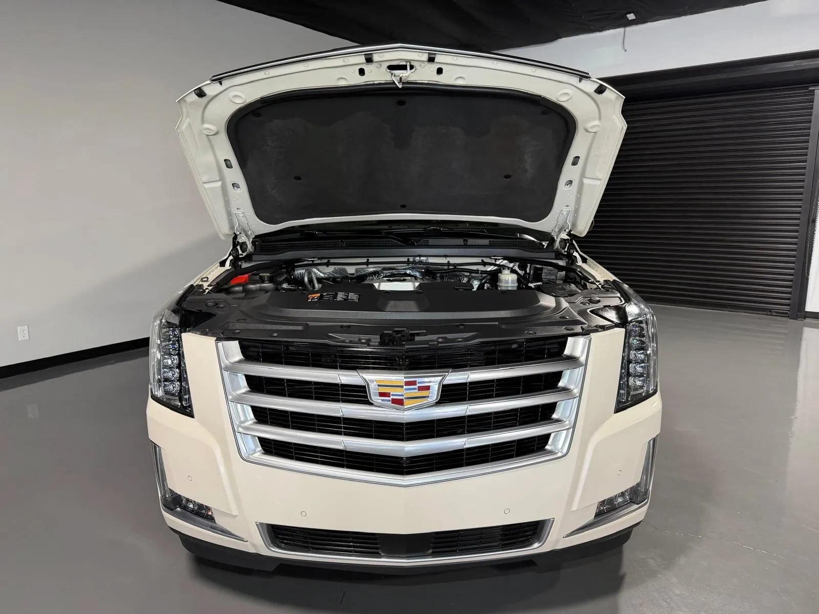 Used 2015 Cadillac Escalade Premium AWD/4WD image 7