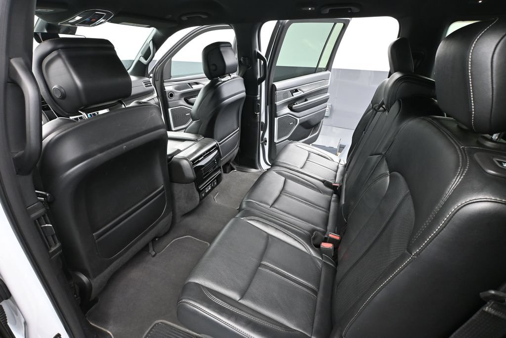 Used 2023 Jeep Wagoneer Series II AWD/4WD image 30