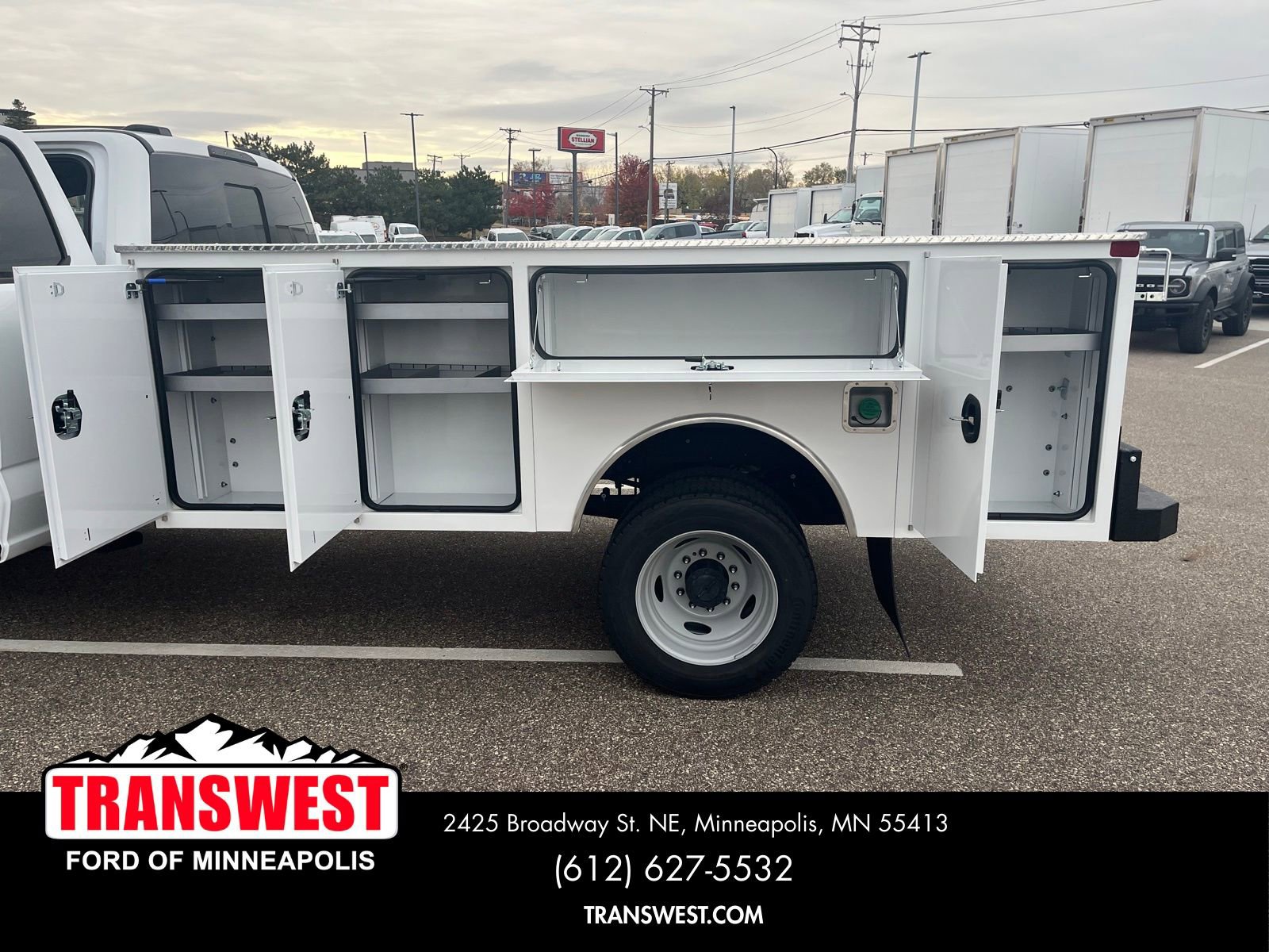 New 2025 Ford F550 4x4 SuperCab Super Duty image 4