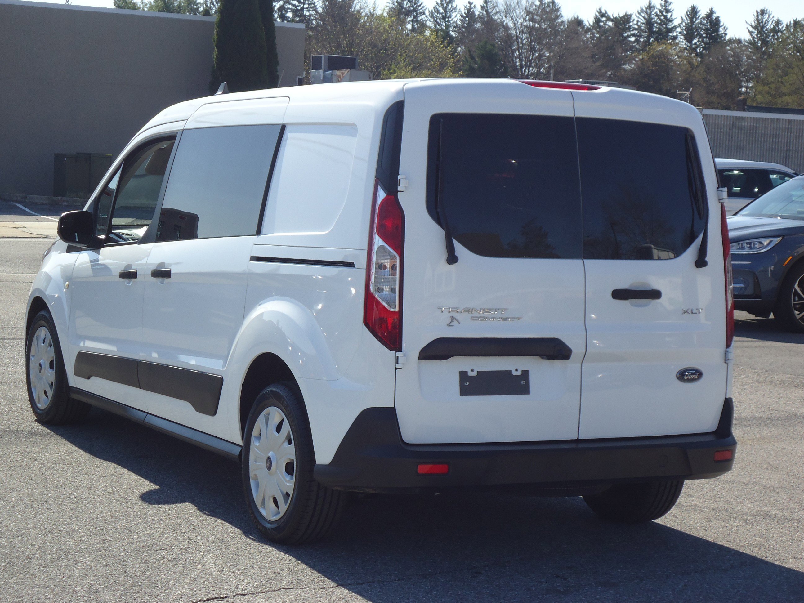 Used 2020 Ford Transit Connect XLT image 5