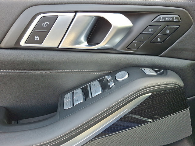 Certified 2025 BMW X7 M60i image 14