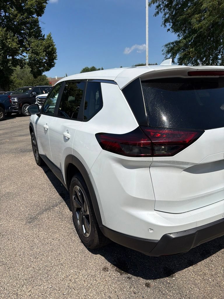 Used 2025 Nissan Rogue SV AWD/4WD image 11