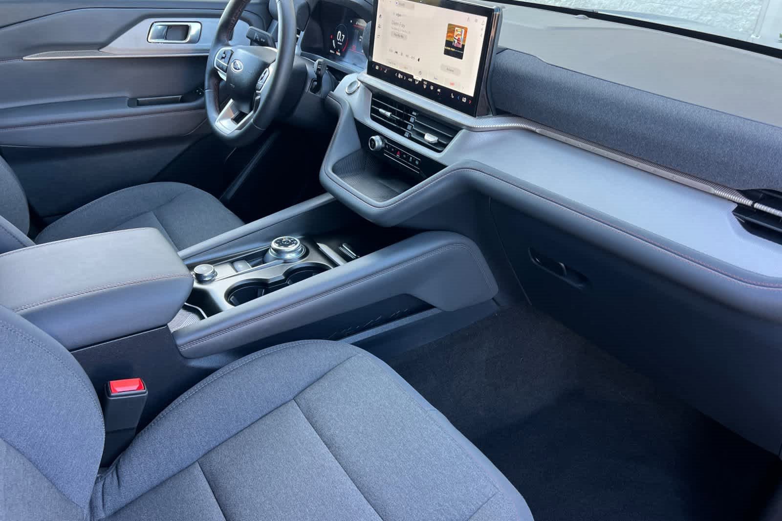 Certified 2025 Ford Explorer Active image 18