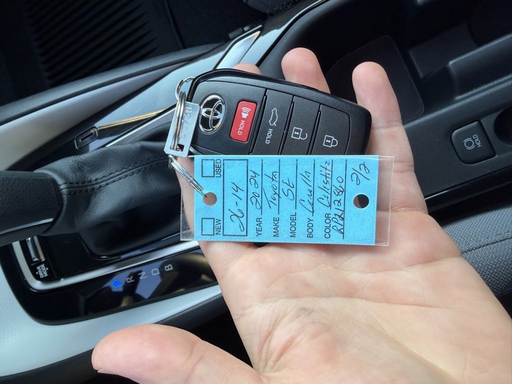 Used 2024 Toyota Corolla SE image 31