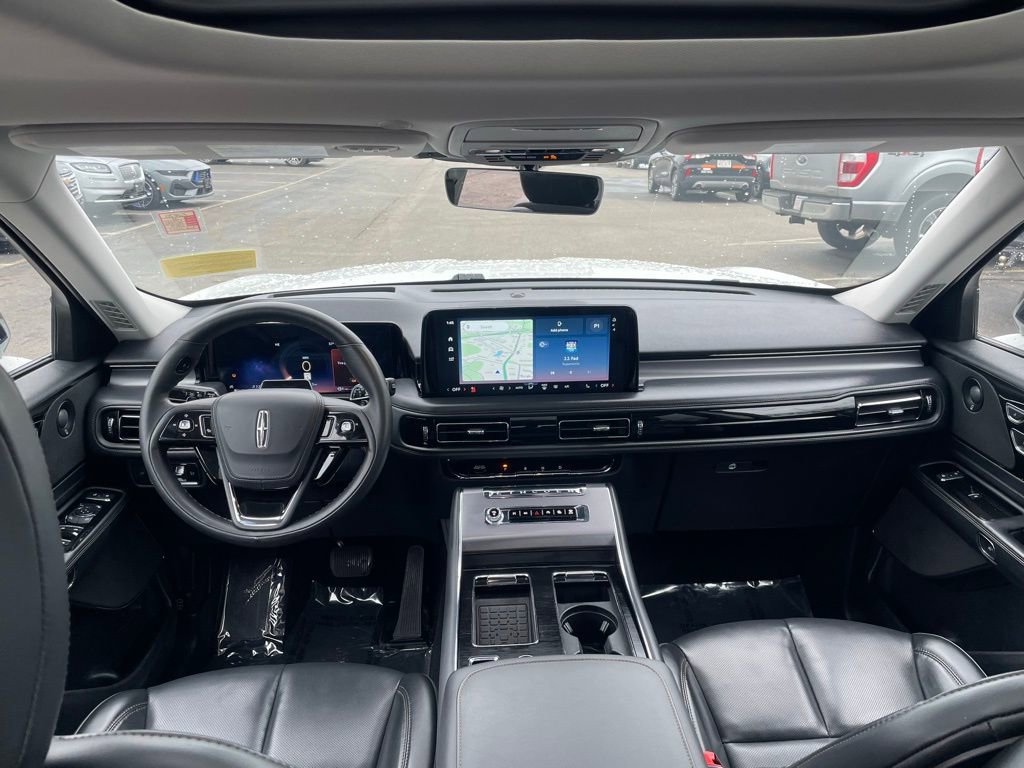 Used 2025 Lincoln Aviator AWD w/ Jet Appearance Package image 10