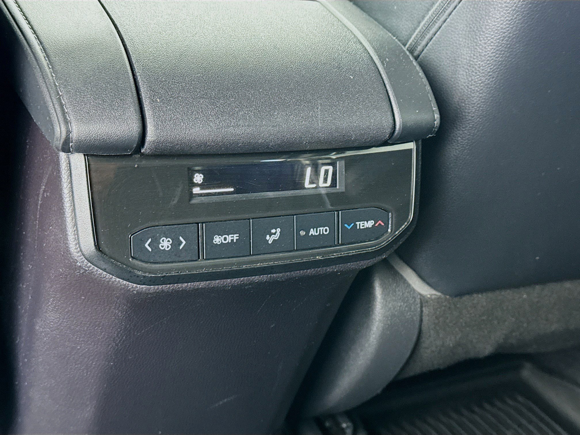 Used 2021 Toyota Highlander XLE image 18