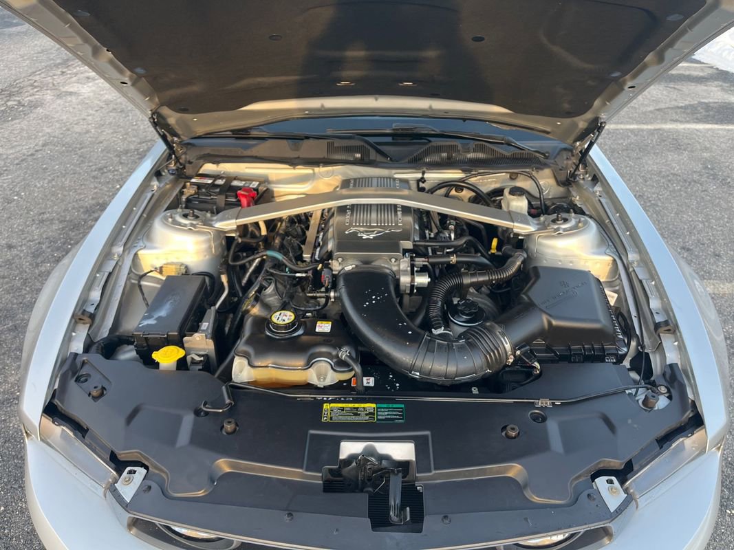 Used 2010 Ford Mustang GT Premium image 26