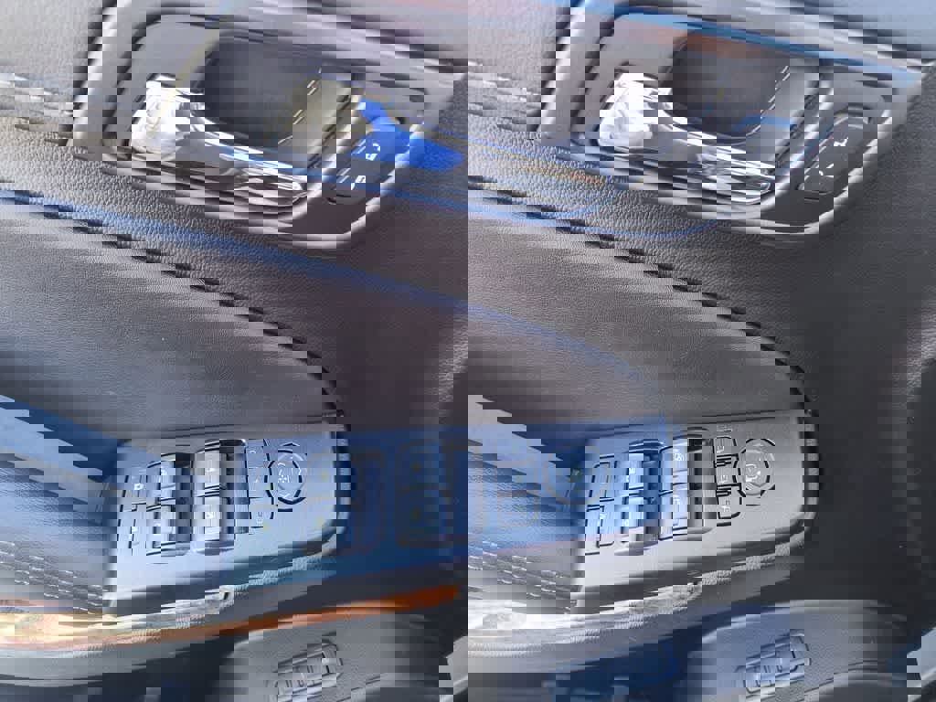 Used 2019 Chevrolet Suburban Premier image 13