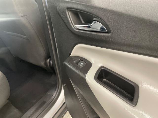Used 2018 Chevrolet Equinox LS FWD image 38
