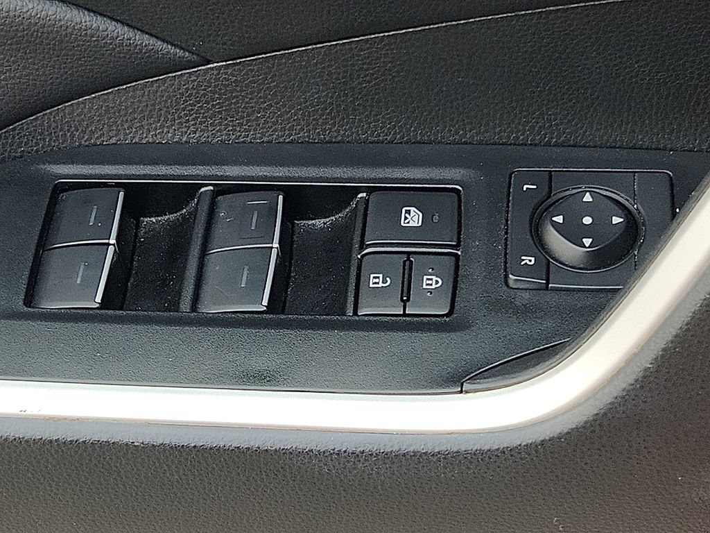 Used 2025 Toyota RAV4 XLE AWD/4WD image 25