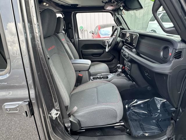 Used 2025 Jeep Gladiator Rubicon w/ Convenience Group AWD/4WD image 18