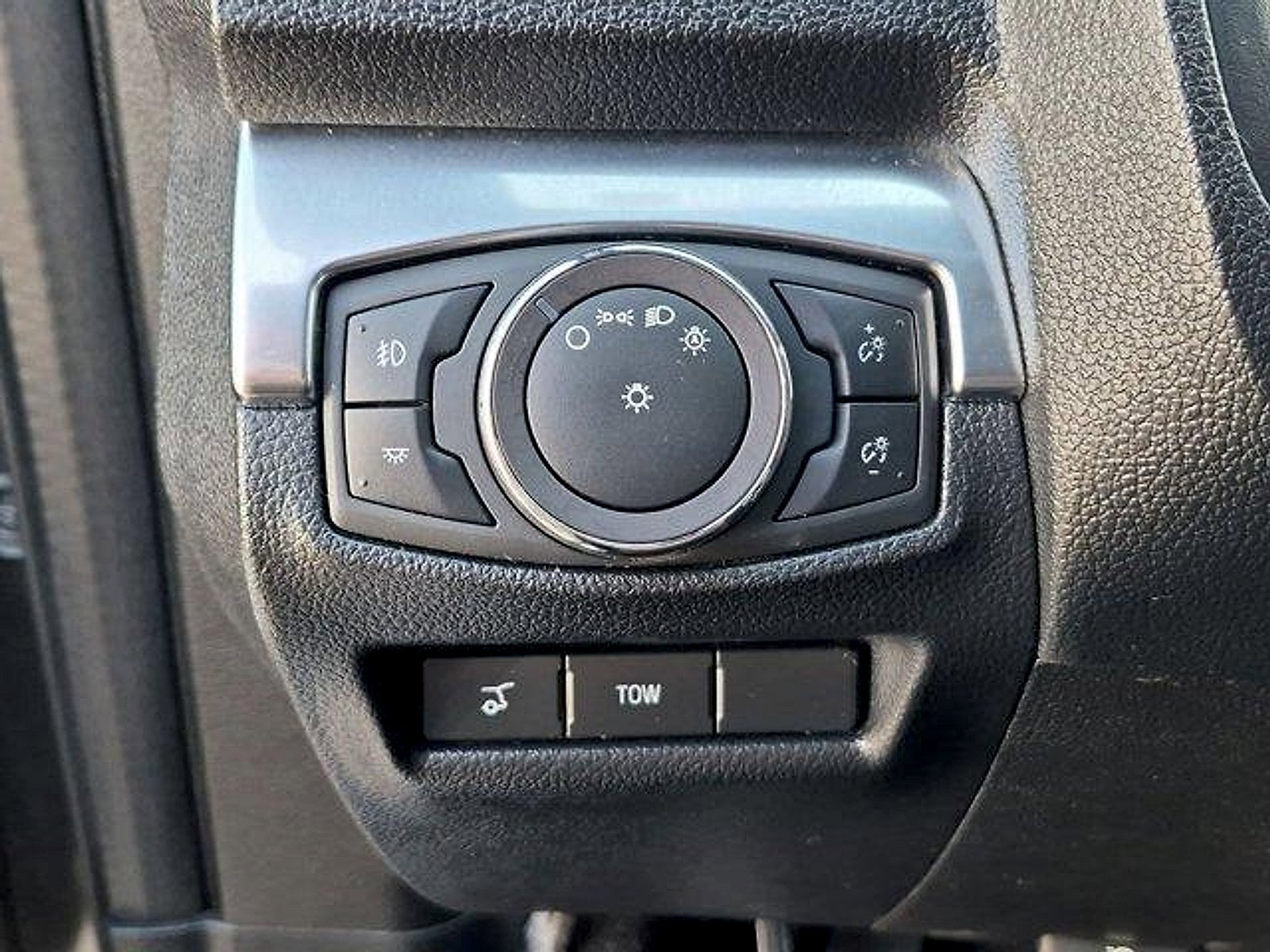 Used 2019 Ford Explorer Limited w/ Class III Trailer Tow Package AWD/4WD image 18