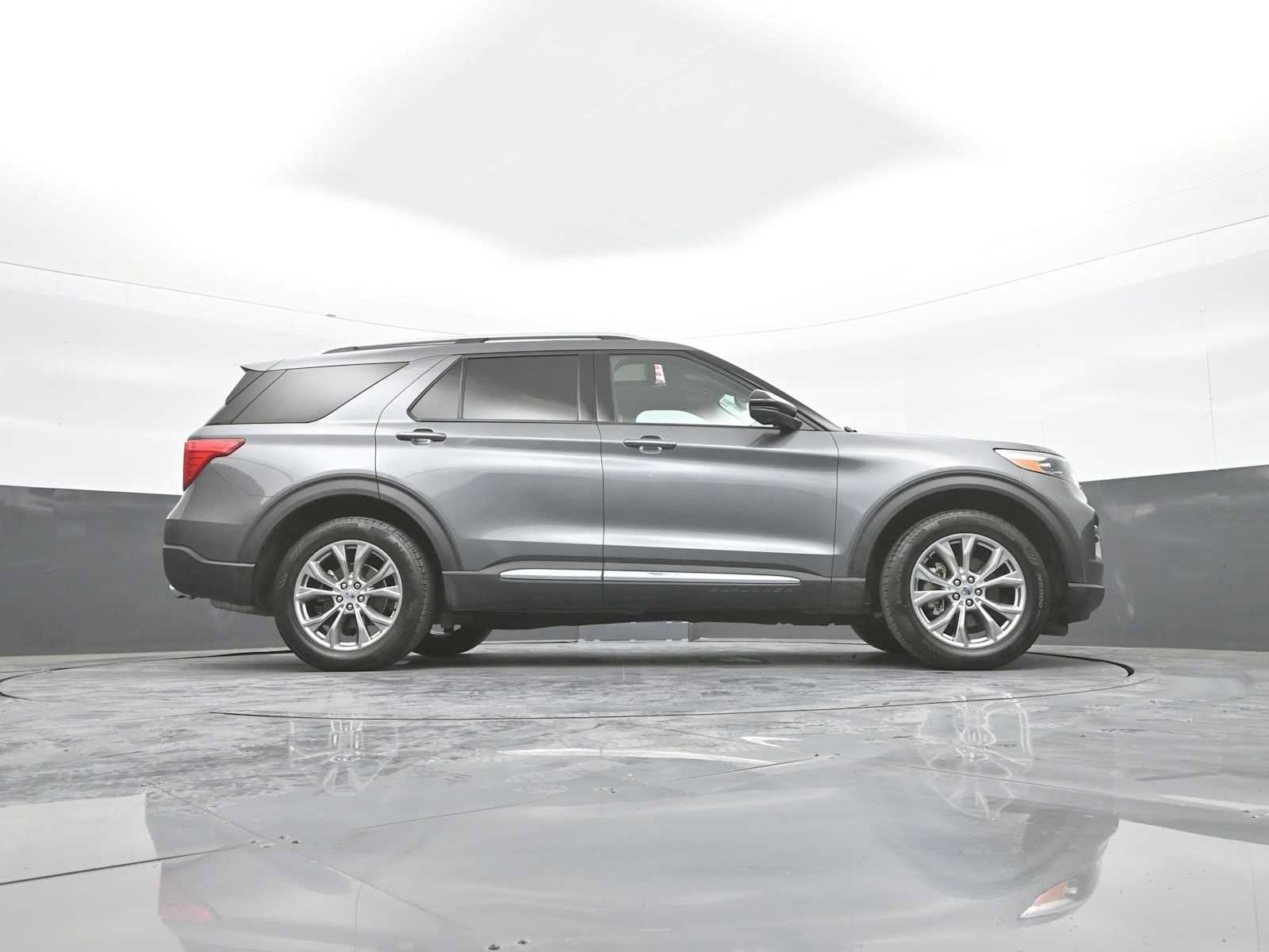 Used 2021 Ford Explorer Limited w/ Equipment Group 301A AWD/4WD image 50