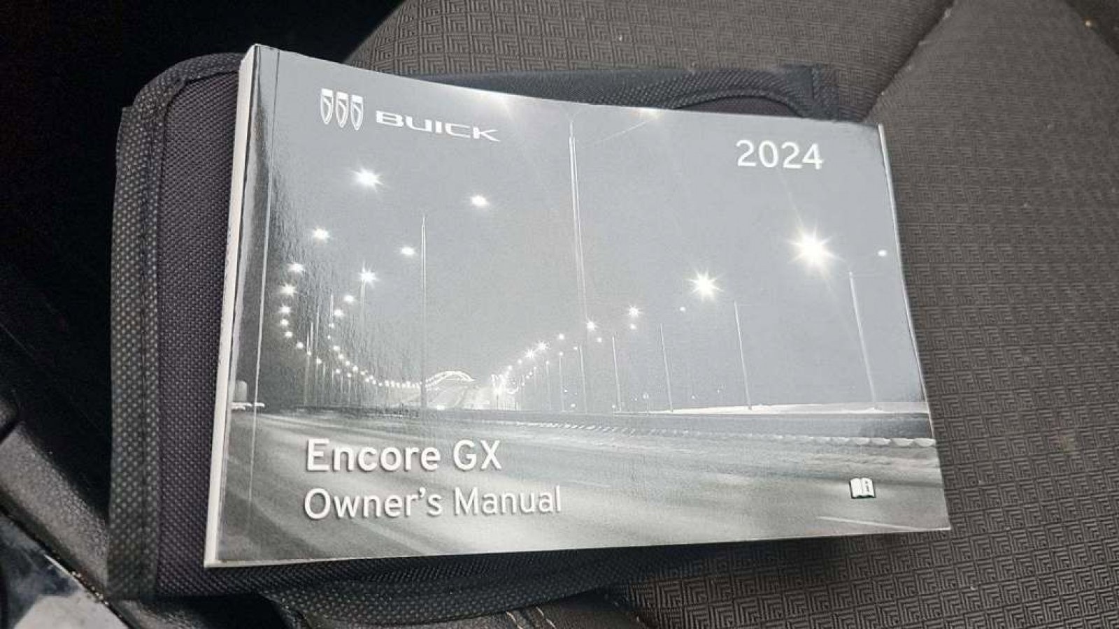 Used 2024 Buick Encore GX Preferred FWD image 5