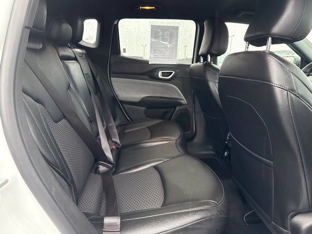 Used 2025 Jeep Compass Latitude AWD/4WD image 12