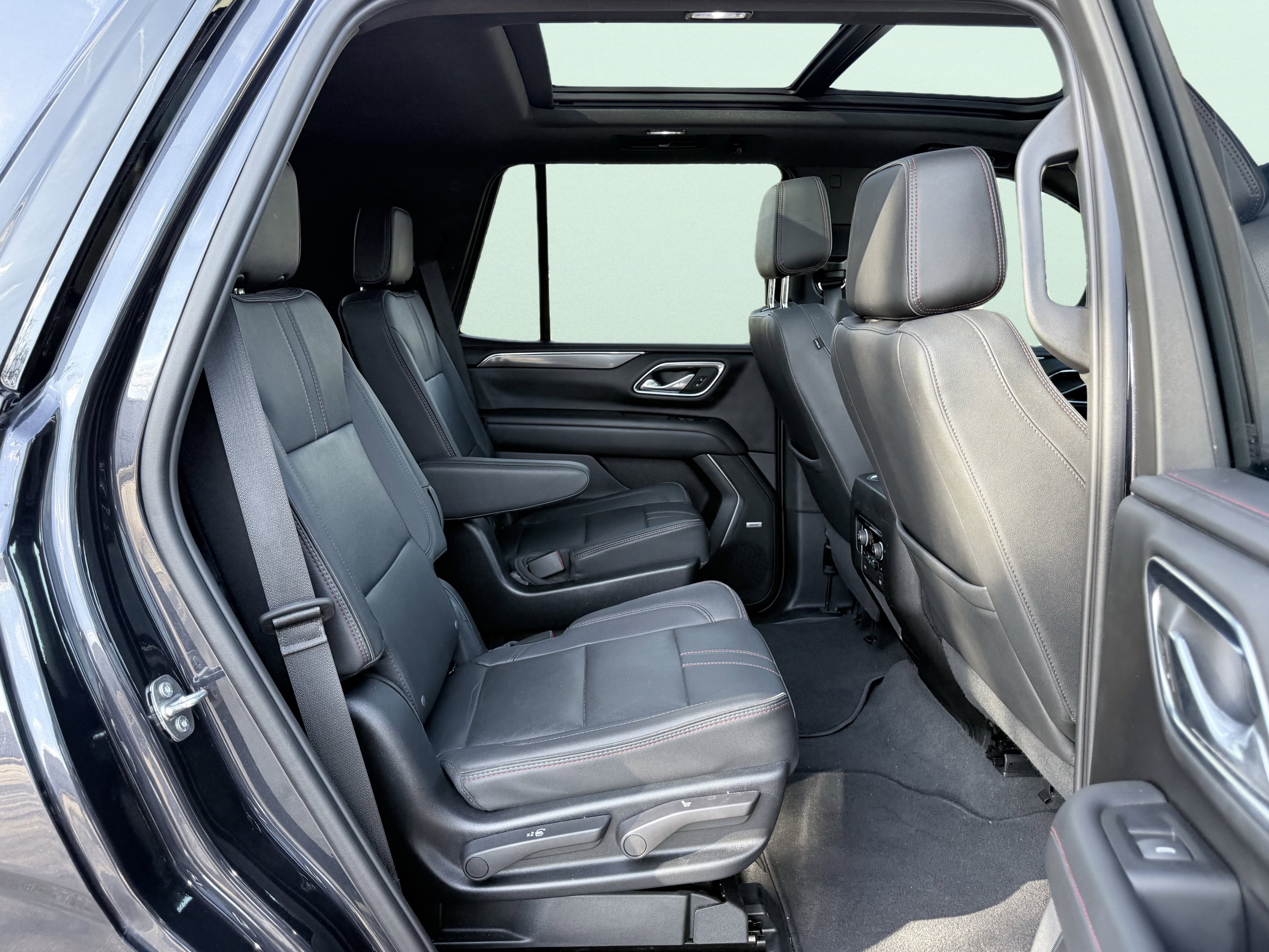 Used 2023 Chevrolet Tahoe RST w/ Luxury Package RWD image 40