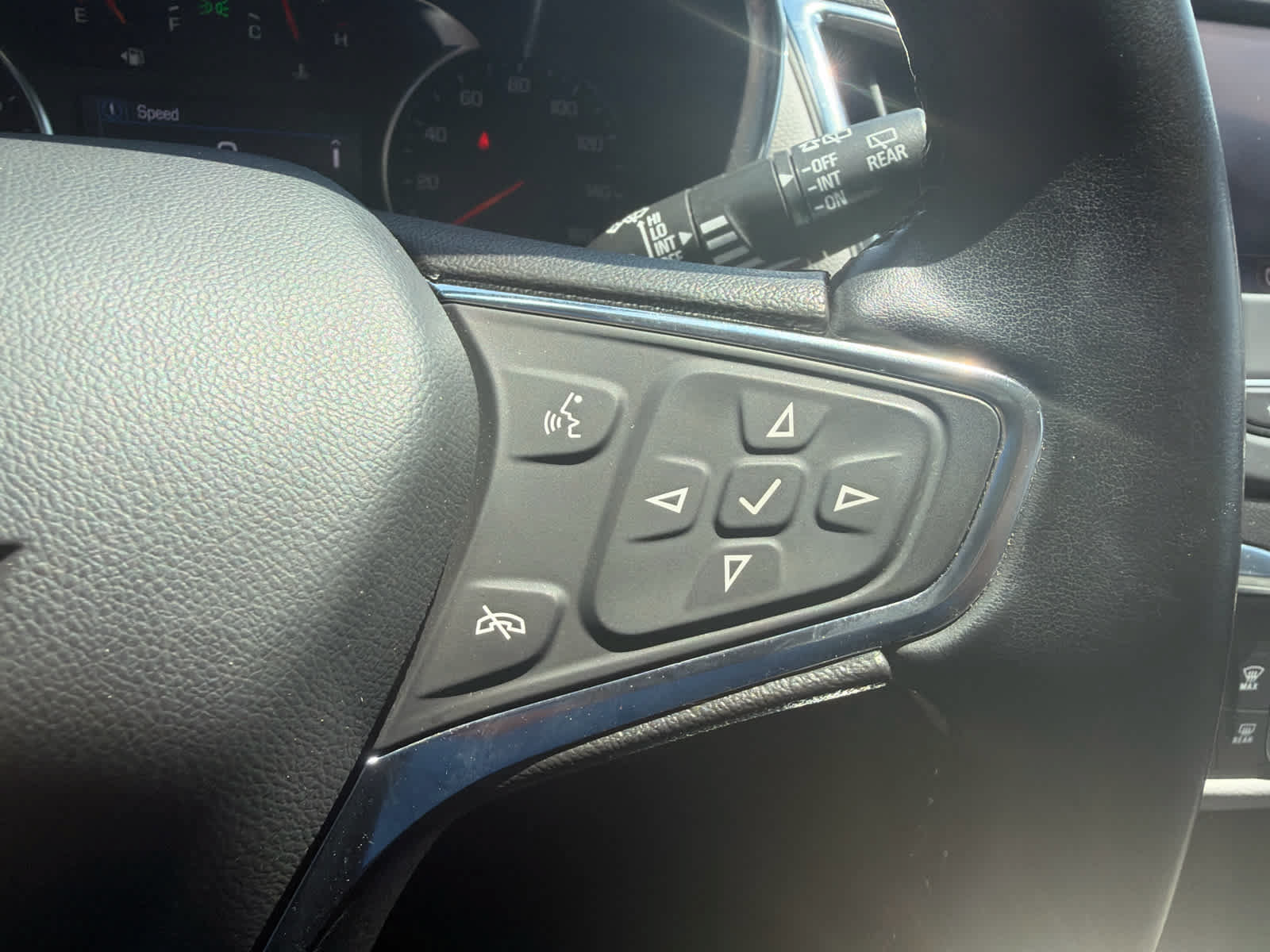 Used 2023 Chevrolet Equinox LT w/ Driver Convenience Package AWD/4WD image 17