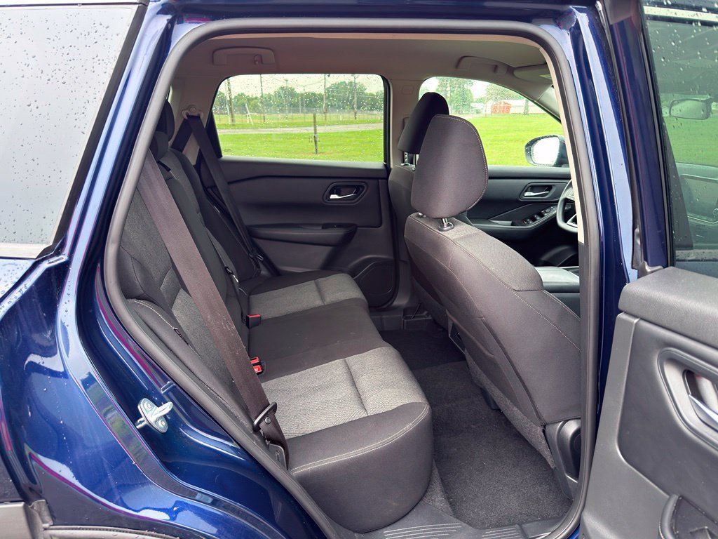 Used 2024 Nissan Rogue SV AWD/4WD image 29