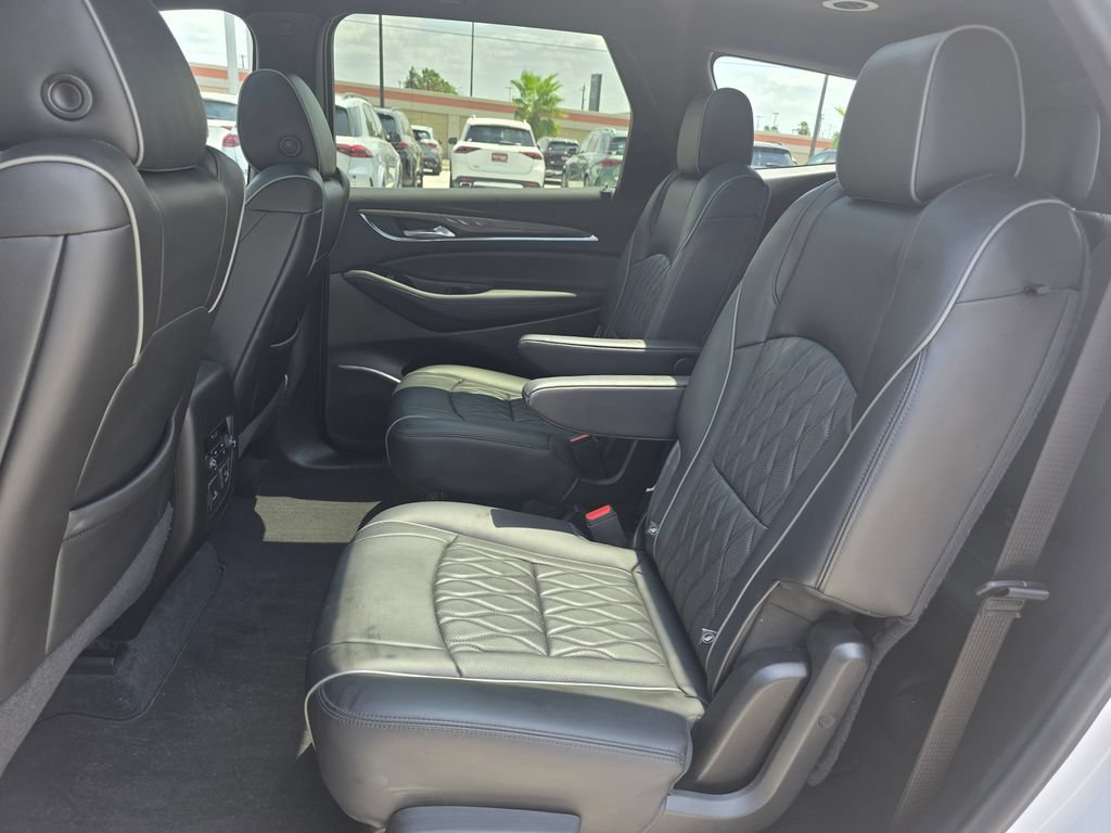 Used 2022 Buick Enclave Avenir FWD image 17
