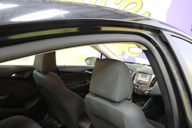 Used 2018 Chevrolet Cruze LT w/ LT Convenience Package FWD image 9