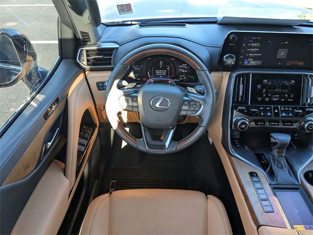 Used 2025 Lexus LX 600 4WD w/ Luxury Package image 17