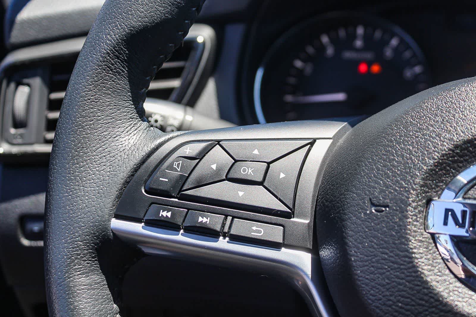 Used 2019 Nissan Rogue S w/ Special Edition Package FWD image 31