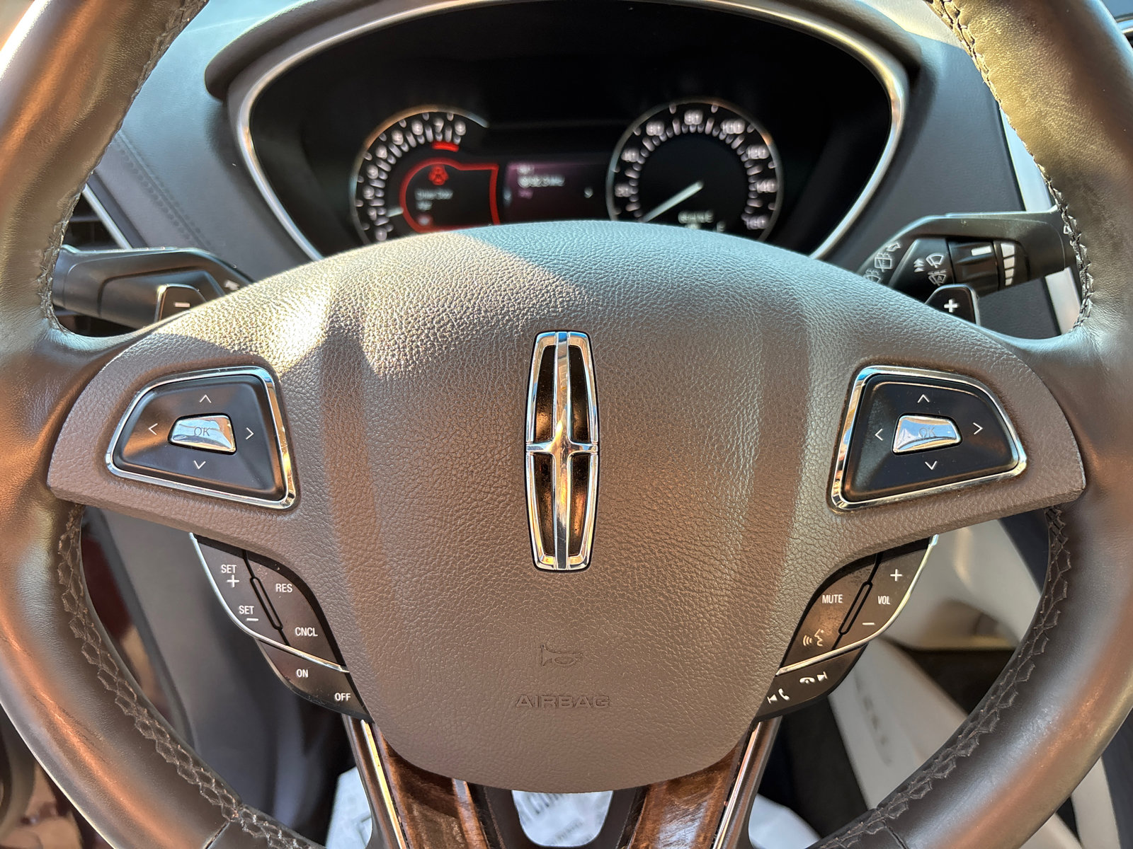 Used 2018 Lincoln MKX Reserve w/ Lincoln MKX Climate Package AWD/4WD image 16