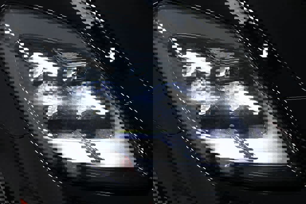 New 2025 Porsche Panamera 4 image 32